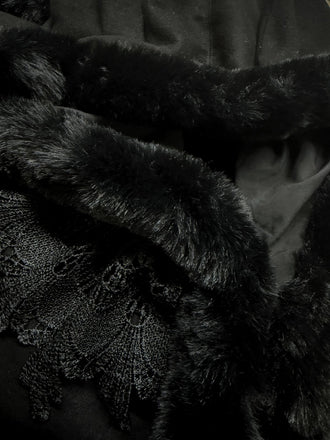 Cape à capuche style chat noire et fourrure synthétique des années 1960