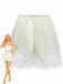 Short de pyjama taille haute en satin crème avec un ourlet en dentelle florale blanche délicate, présenté à côté d'une illustration de mode rétro de style pin-up.
