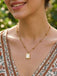 Collier Pendentif Rose en Perles et Chaîne Blanc