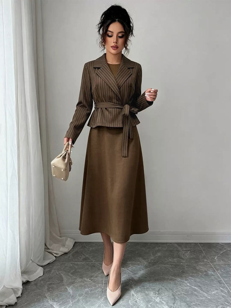 Ensemble 2 pièces blazer à fines rayures et robe midi trapèze Années 1940 - 1