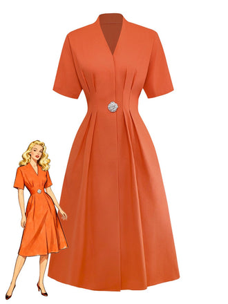 Robe unie orange à col en V et boutons et broche années 1940