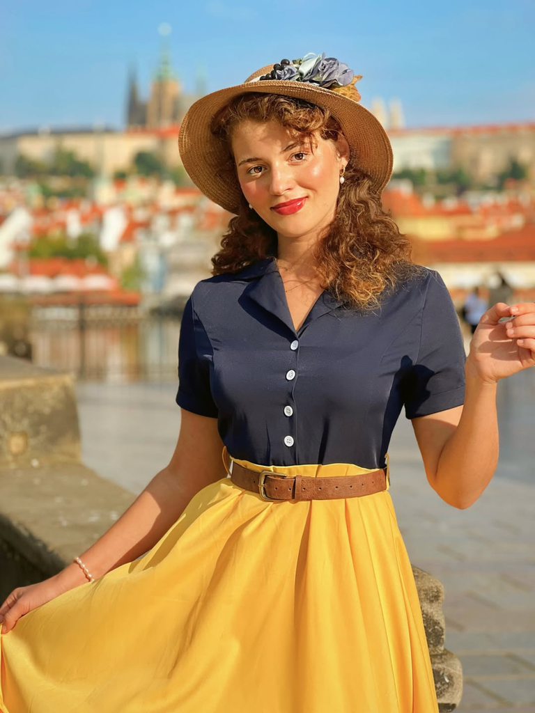 Robe boutonnée kaki style Blanche-Neige années 1950