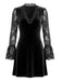Robe courte gothique noire en velours à dentelle et manches évasées Années 1960 - 1