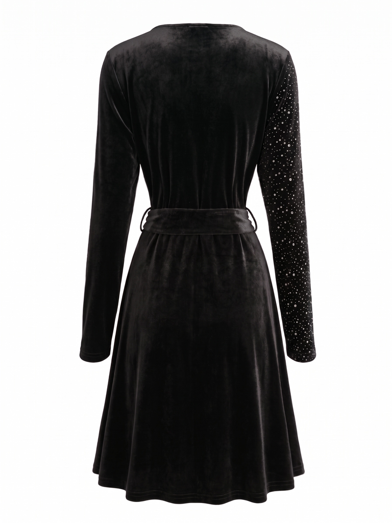 Robe scintillante en velours à col V, manches longues et ceinture Années 1950 - 7