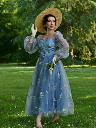 Robe à manches longues en maille brodée de fleurs bleues 1930s