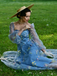 Robe à manches longues en maille brodée de fleurs bleues 1930s