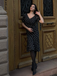 Robe sirène noire en mousseline à pois des années 1930