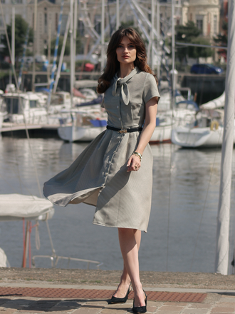 Robe à carreaux marron col à nœud papillon des années 40