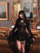 Robe victorienne noire en dentelle à manches gigot des années 1980
