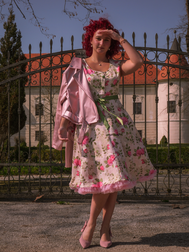 Robe ceinturée multicolore à imprimé rose 1950s