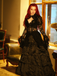 Robe victorienne noire en dentelle à manches gigot des années 1980