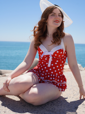 Maillot de bain une pièce rouge à pois années 1940