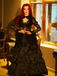 Robe victorienne noire en dentelle à manches gigot des années 1980