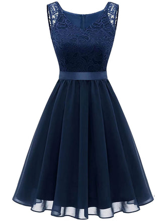 Robe patchwork en mousseline de soie et dentelle unie des années 1940