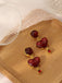 Boucles d’oreilles vintage en résine coeur bordeaux