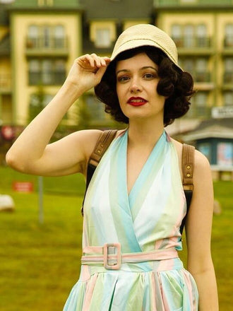 Robe de poche rayée arc-en-ciel à col en V des années 1950